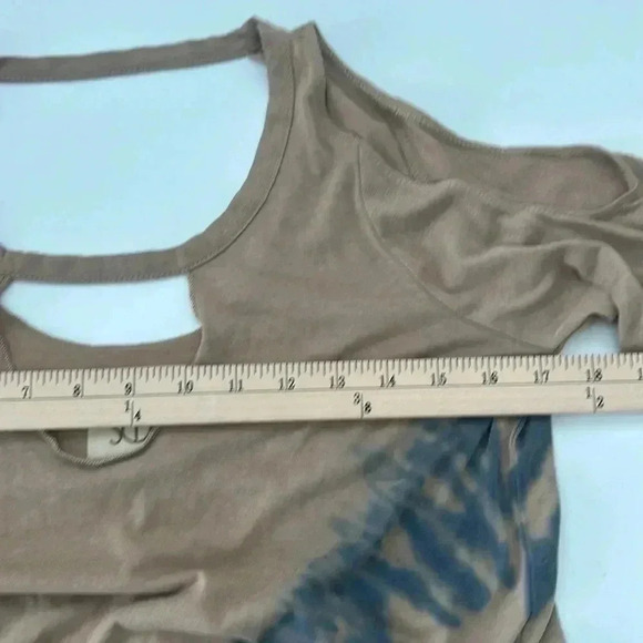 NWT Chaser Cold Shoulder Top Small Tan Blue Cutouts Tie Dye Long Bell Sleeves - Picture 5 of 9